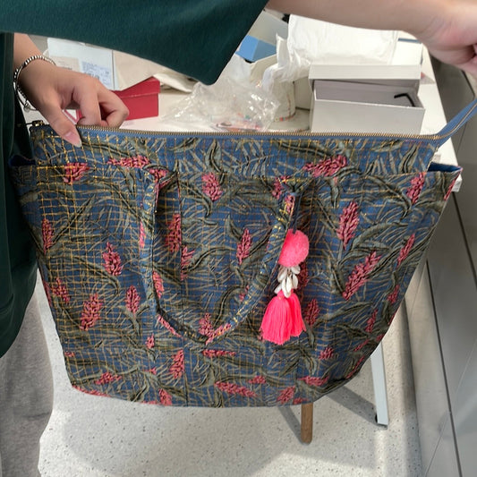 女童泻湖色钱包