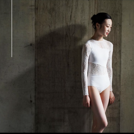 女童白色"Maiko Miyauchi2℃/White"芭蕾舞连体衣