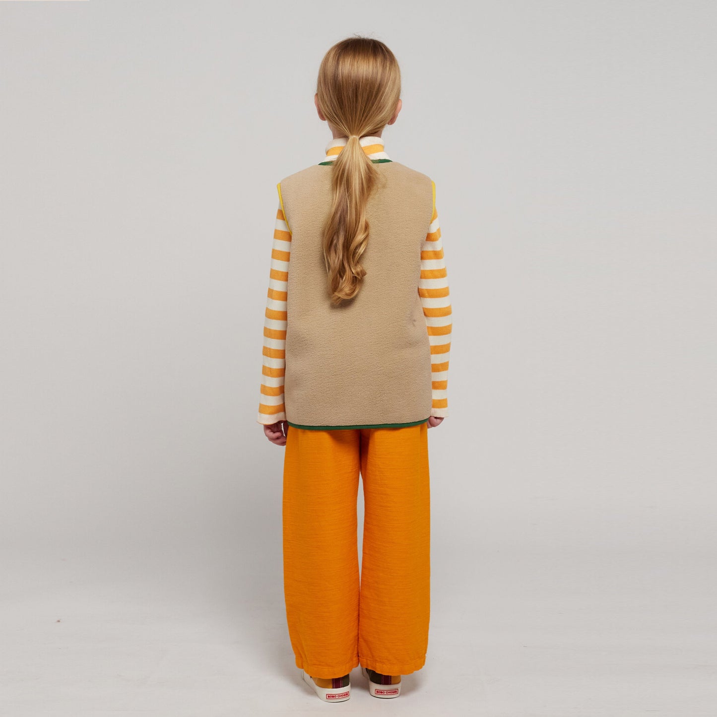 儿童米色抓绒马甲