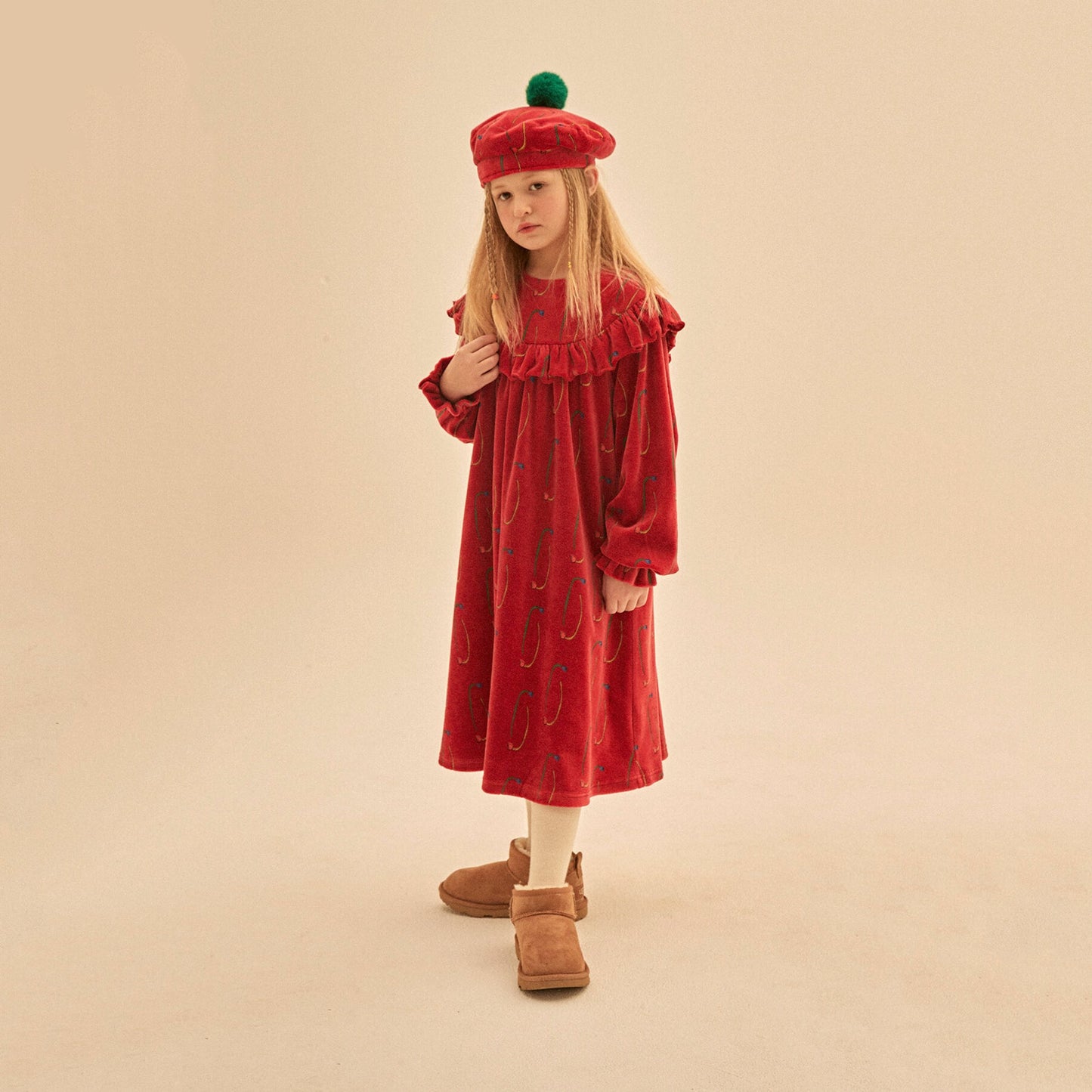 女童红色丝绒连衣裙