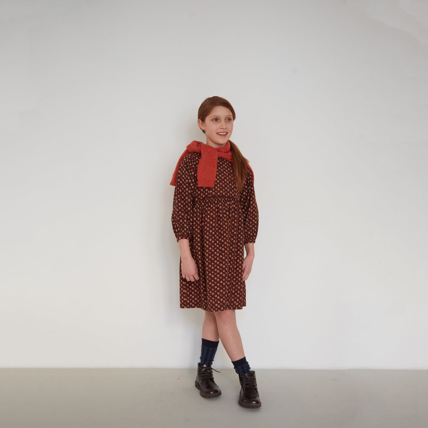 女童巧克力色碎花棉连衣裙