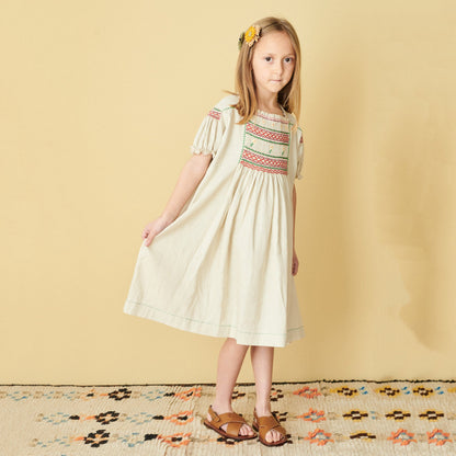 女童米色连衣裙