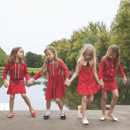 女童红色短外套