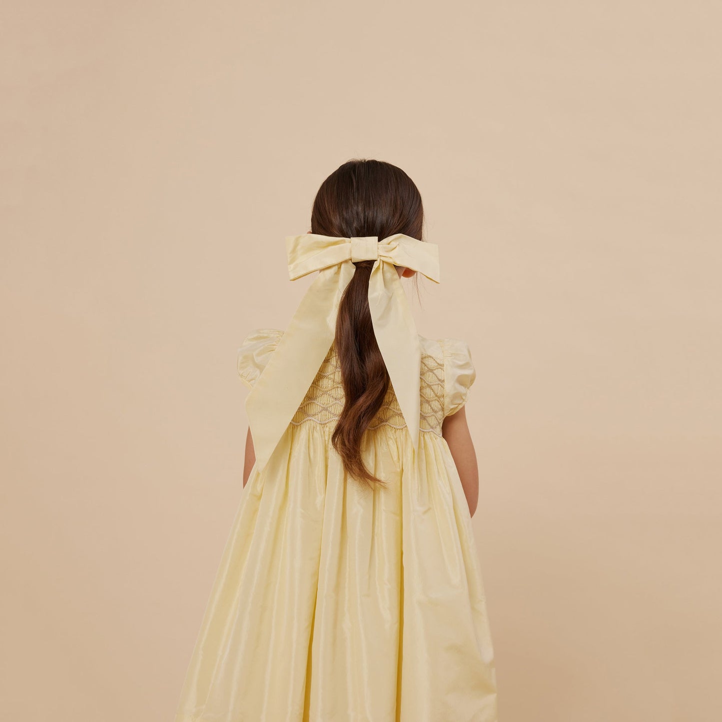 女童浅黄色蝴蝶结发夹