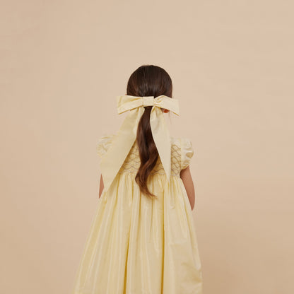 女童浅黄色蝴蝶结发夹