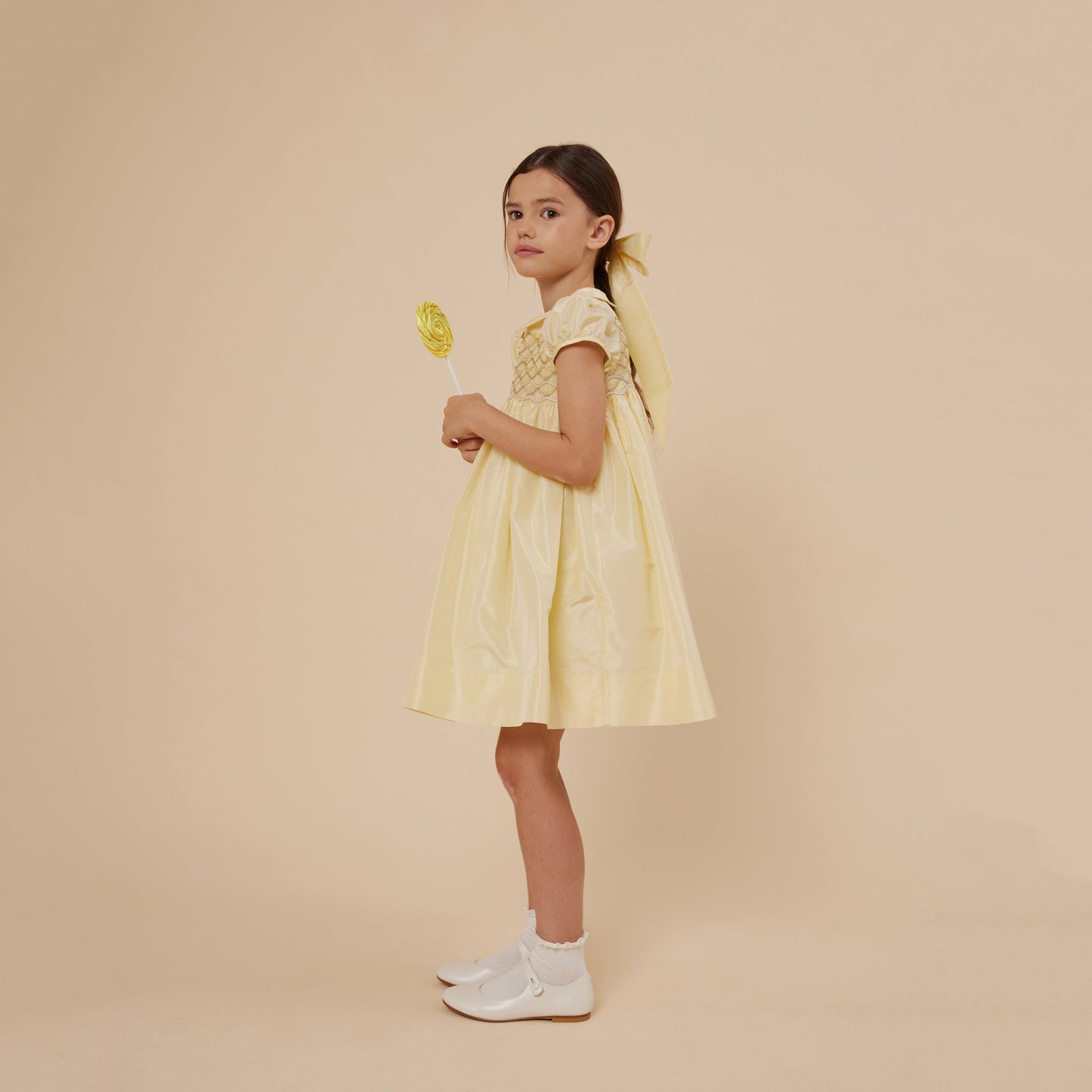 女童浅黄色蝴蝶结发夹