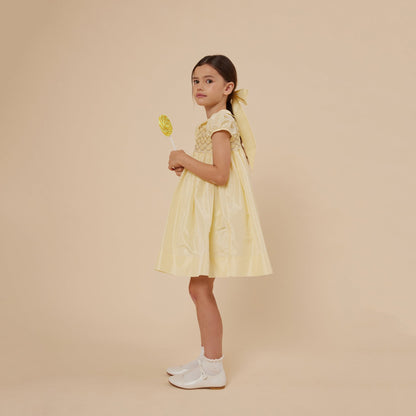 女童浅黄色蝴蝶结发夹