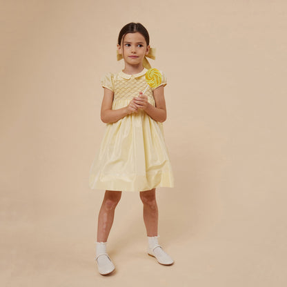 女童浅黄色蝴蝶结发夹