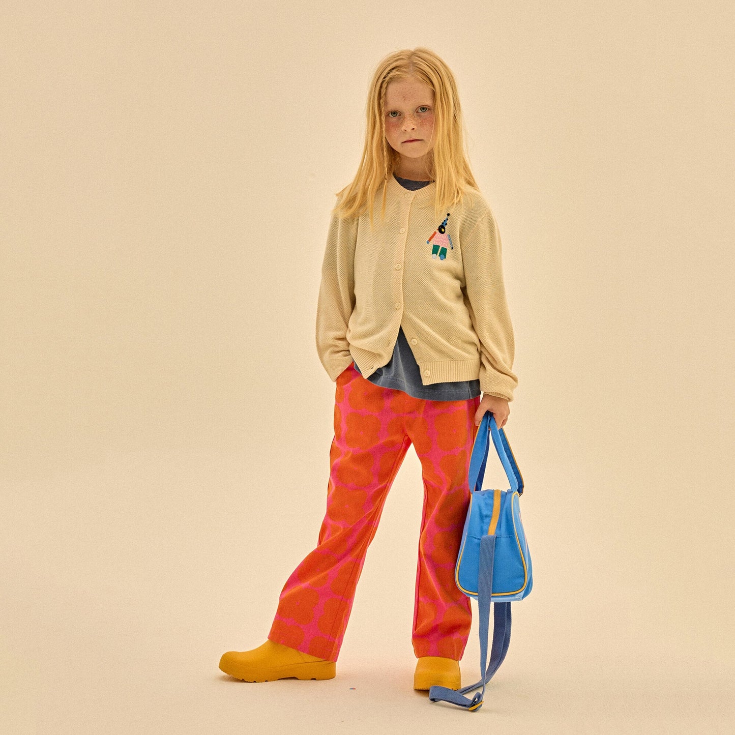 儿童象牙白针织开衫