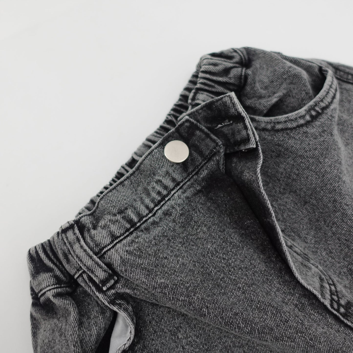 儿童灰色牛仔裤