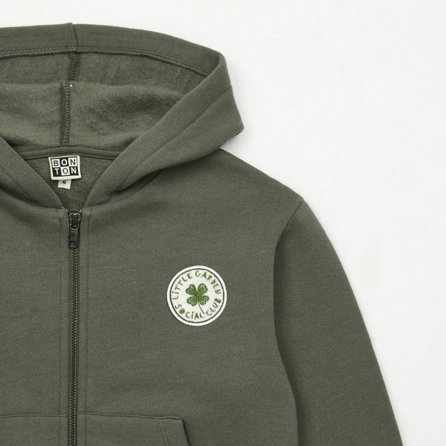 男童深绿色拉链上衣