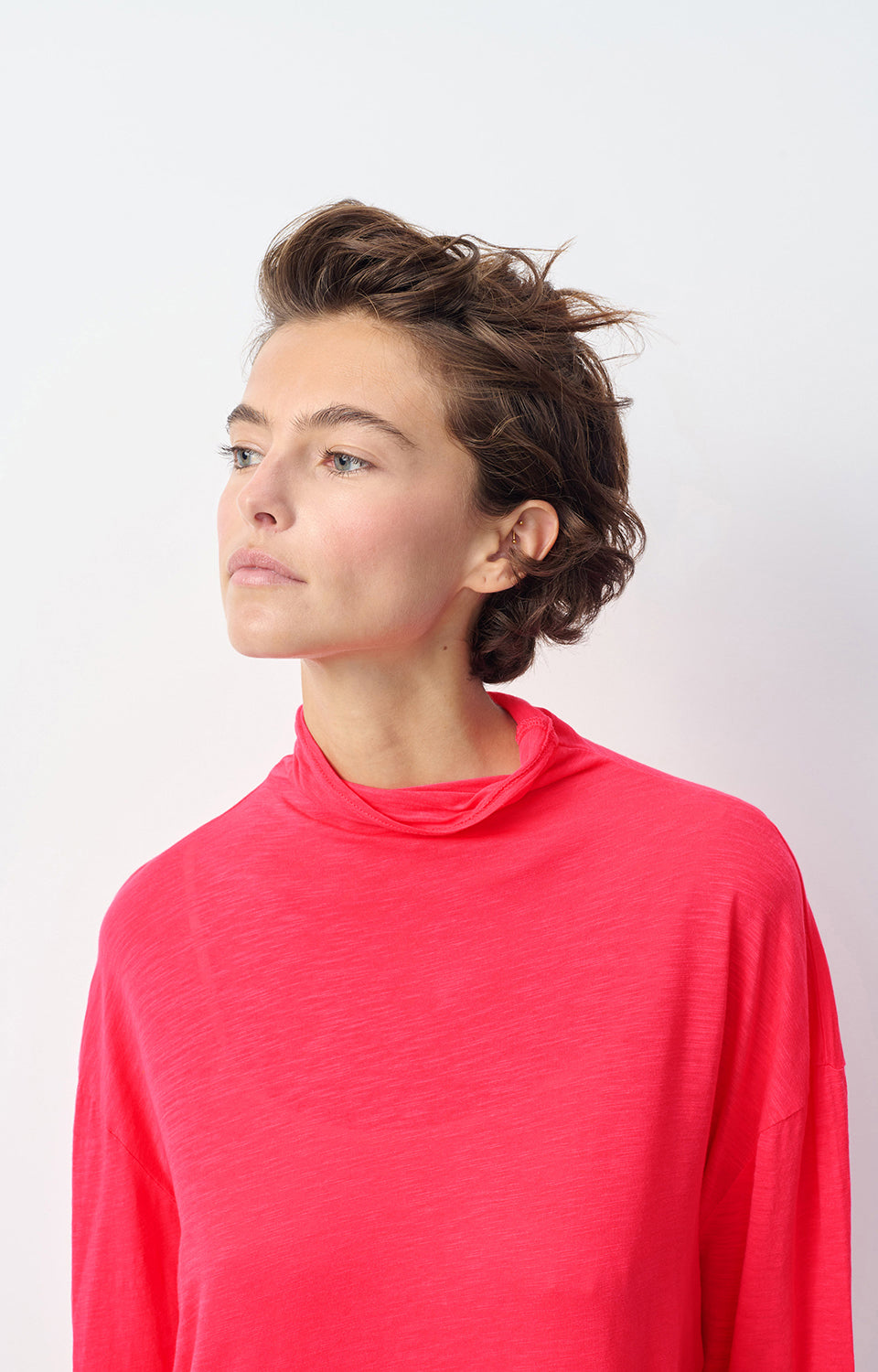 女士宽松高领T恤