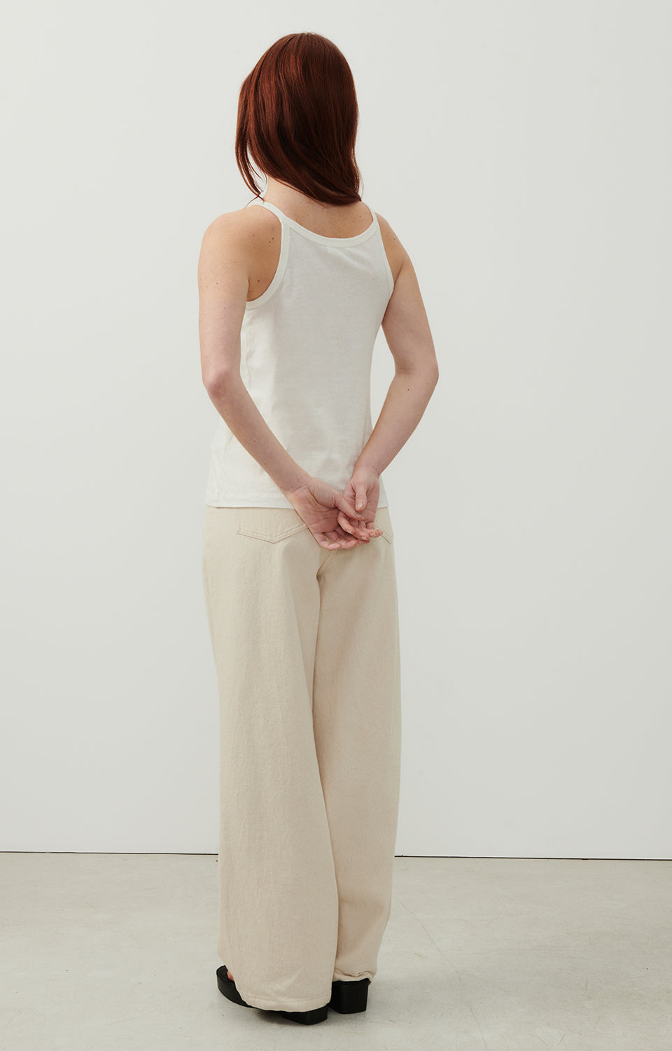 女士细肩带背心