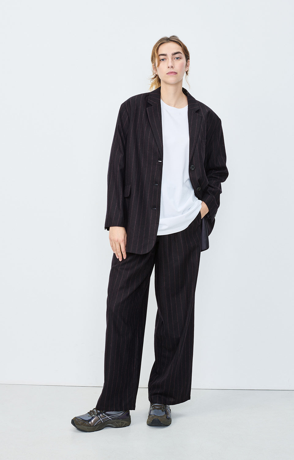 女士宽松中长款纽扣开合西装外套