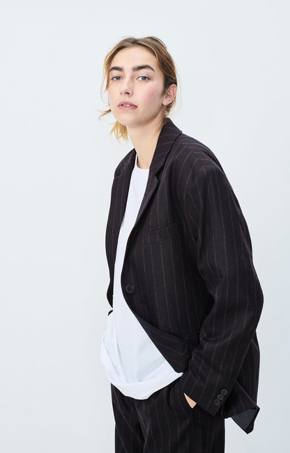 女士宽松中长款纽扣开合西装外套