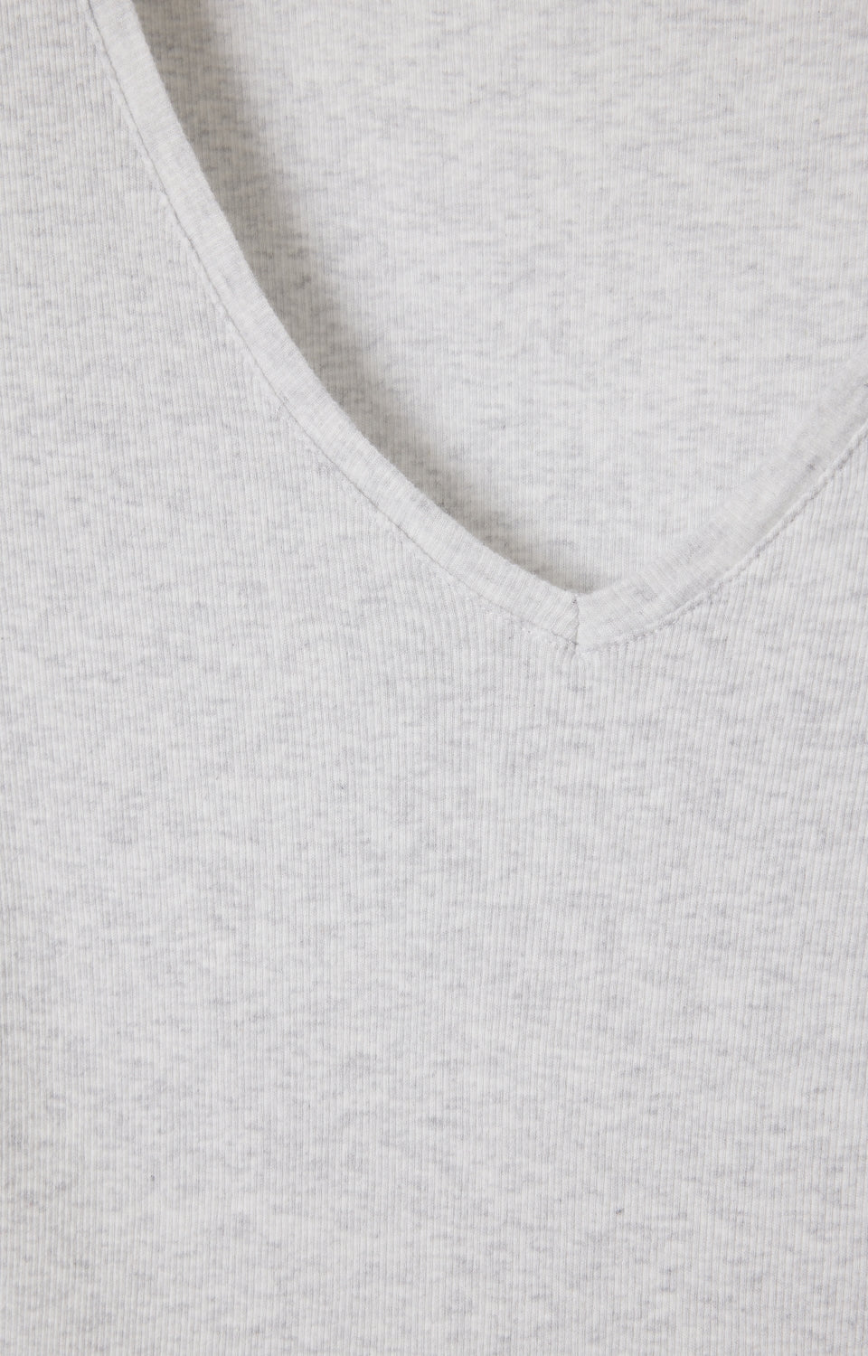 女士修身V领T恤