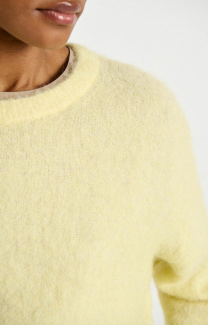 女士宽松圆领毛衣