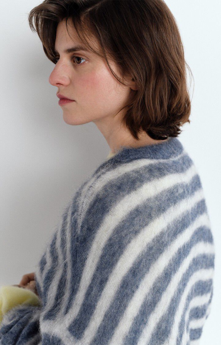 女士宽松圆领毛衣