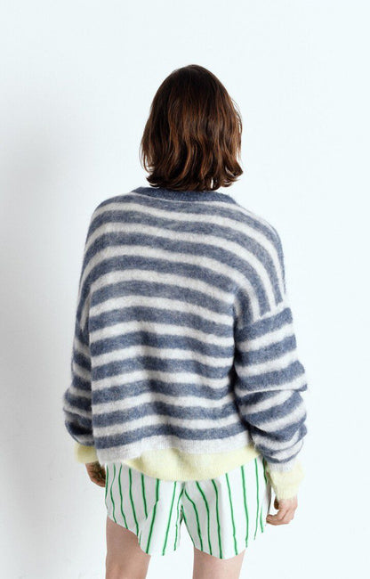 女士宽松圆领毛衣