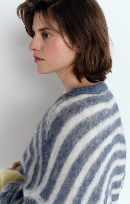 女士宽松圆领毛衣