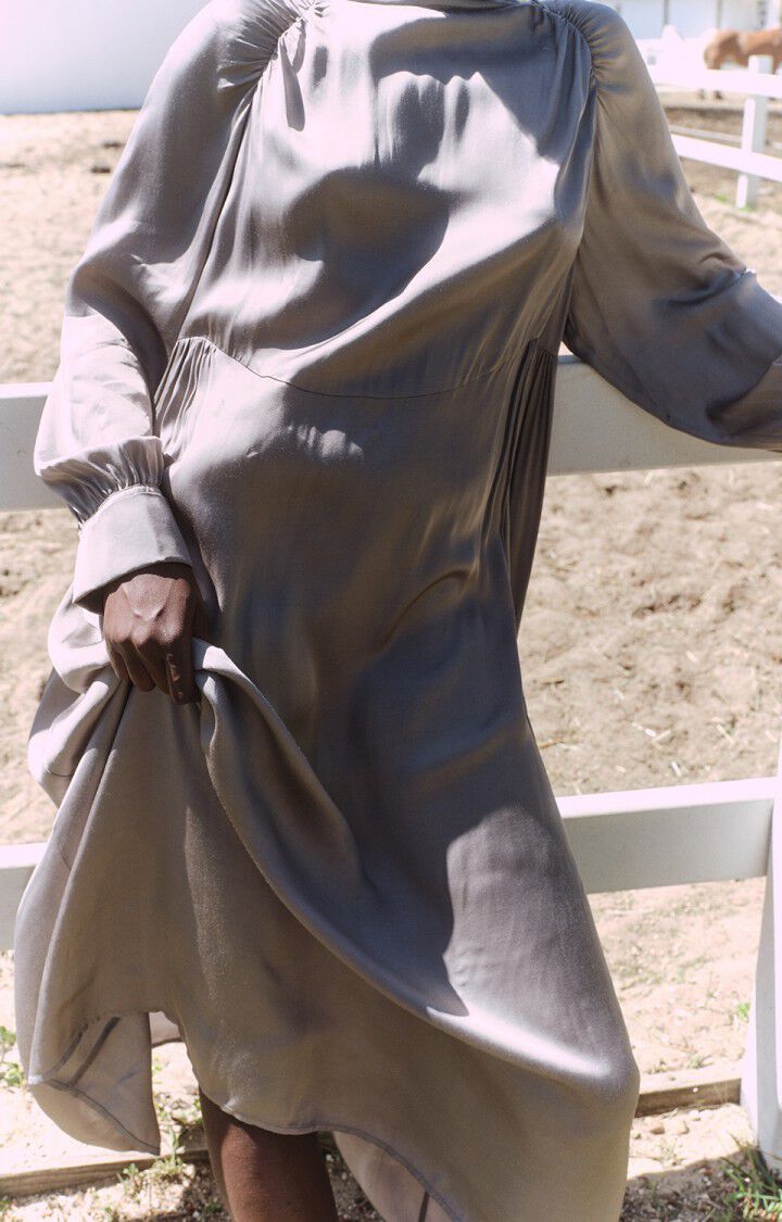 女士宽松圆领长裙