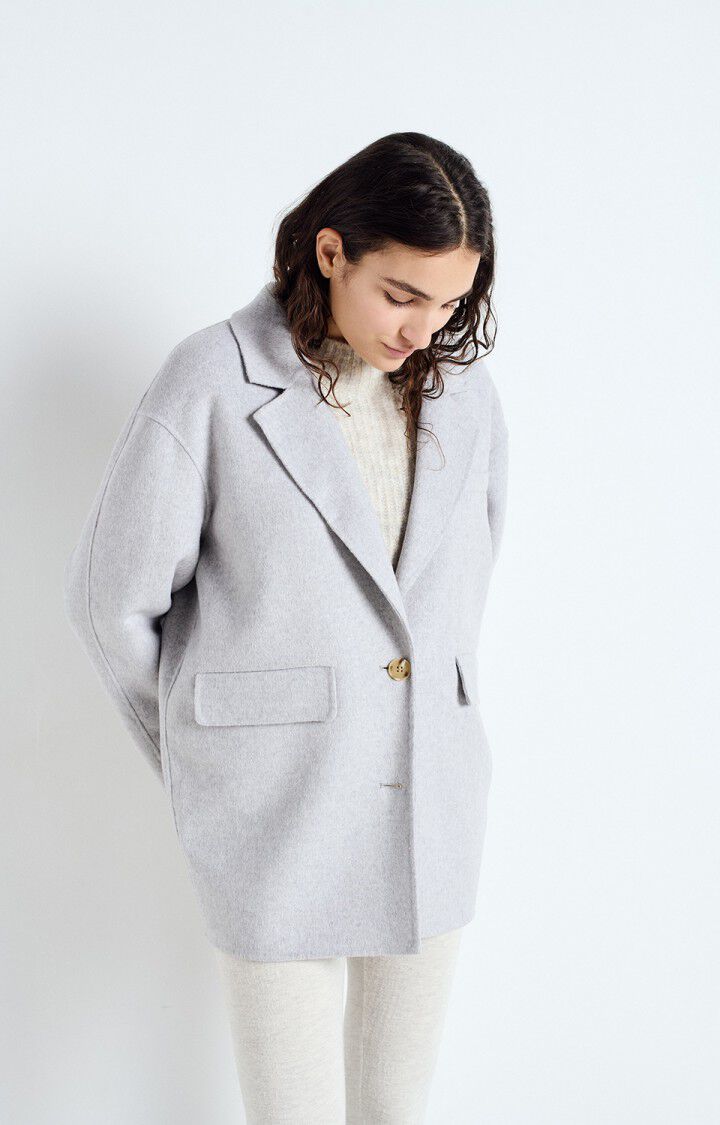 女士宽松短款西装领长袖大衣