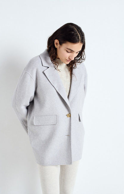 女士宽松短款西装领长袖大衣