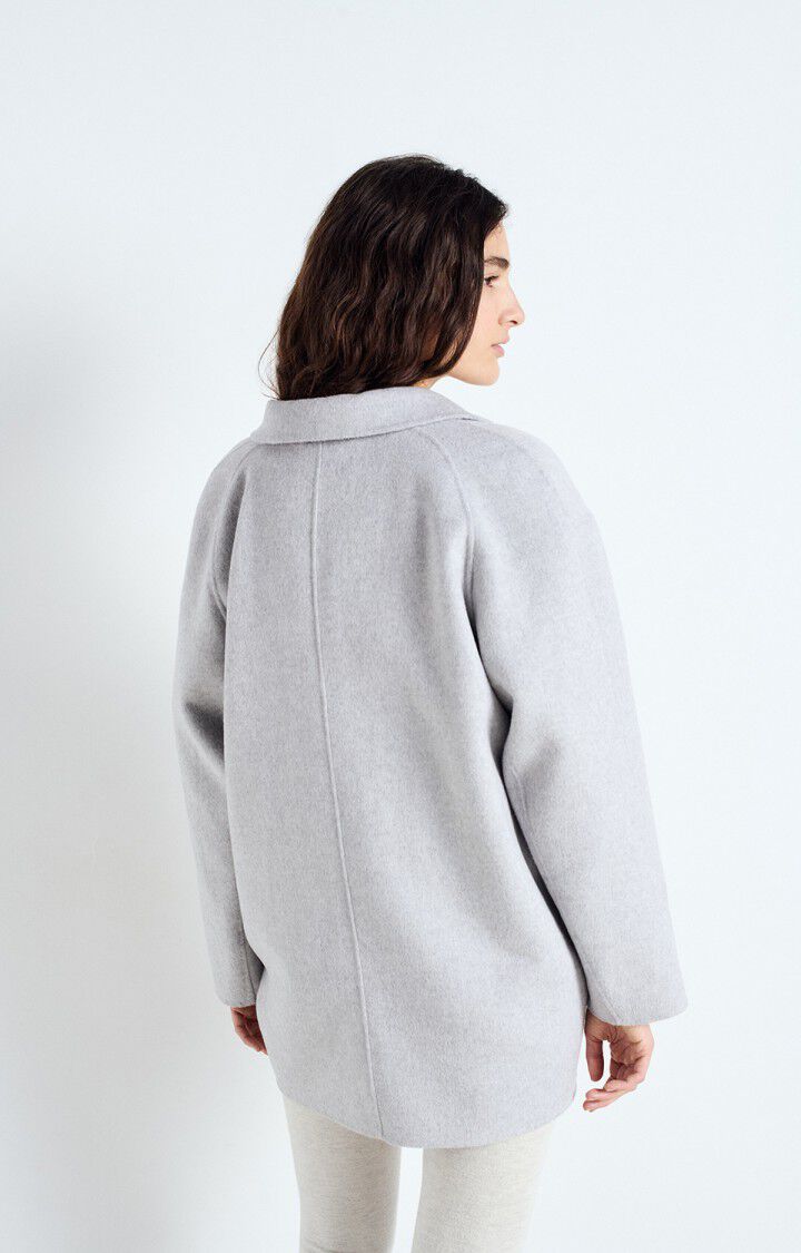 女士宽松短款西装领长袖大衣