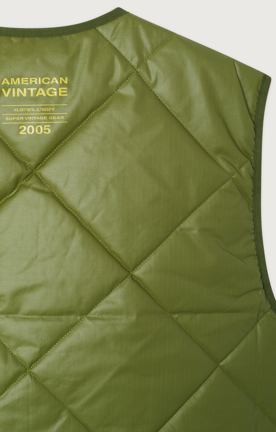VESTE COURTE BOULE SM SANS COL BOUTONNEE