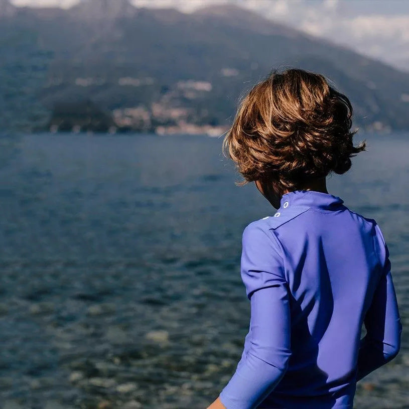 儿童蓝色防晒游泳T恤(UPF50+)