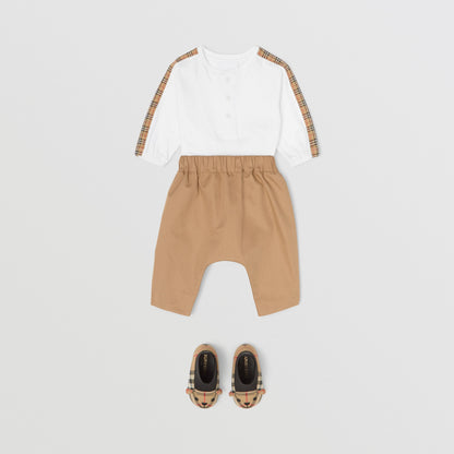 婴儿白色棉连体衣