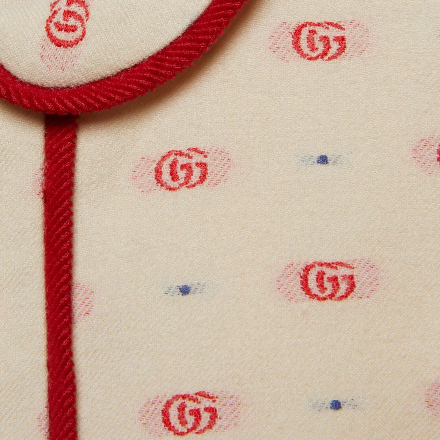 女婴奶油白羊毛连衣裙