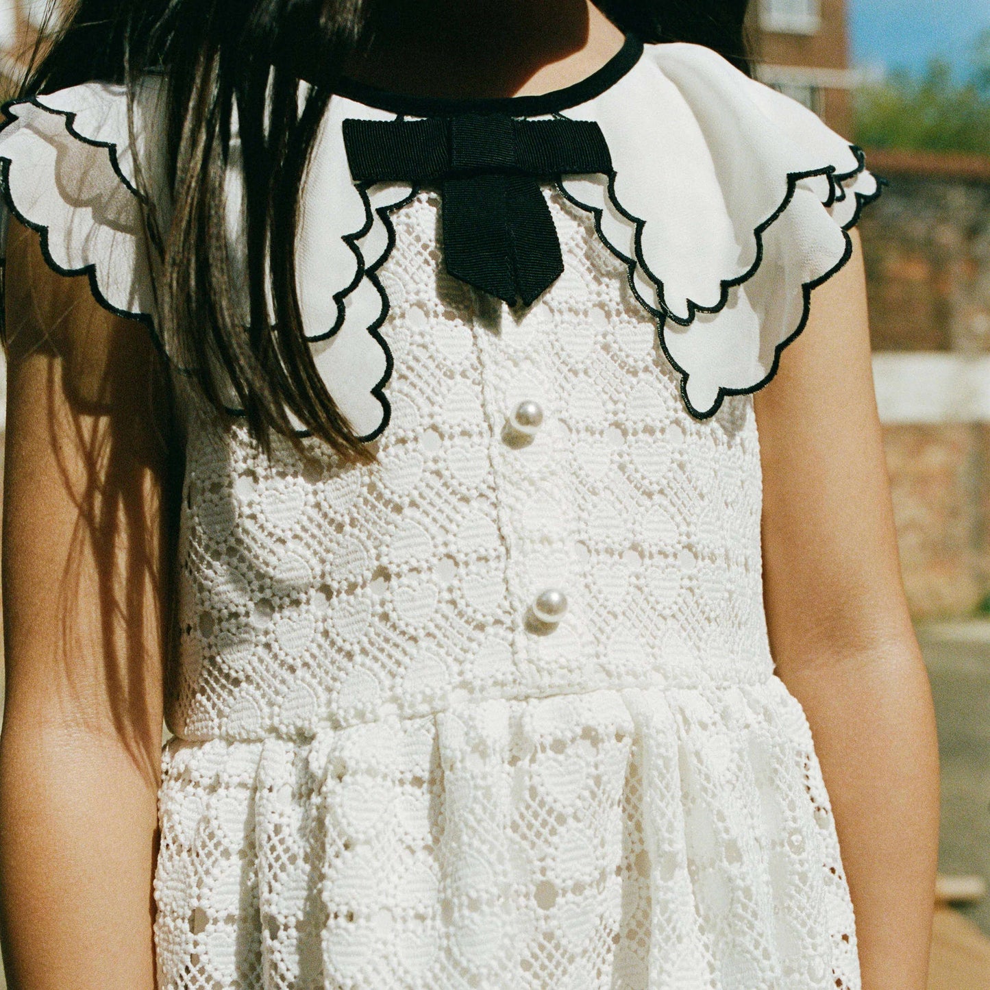 女童白色心形蕾丝扇贝领连衣裙