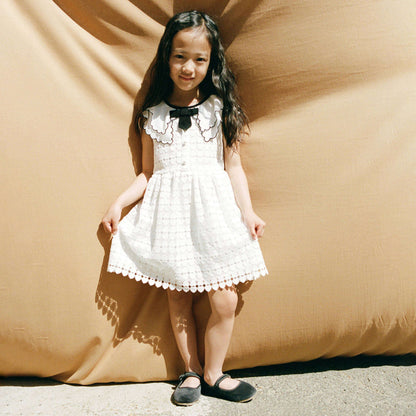 女童白色心形蕾丝扇贝领连衣裙