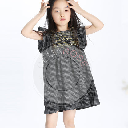 女童黑色格子连衣裙