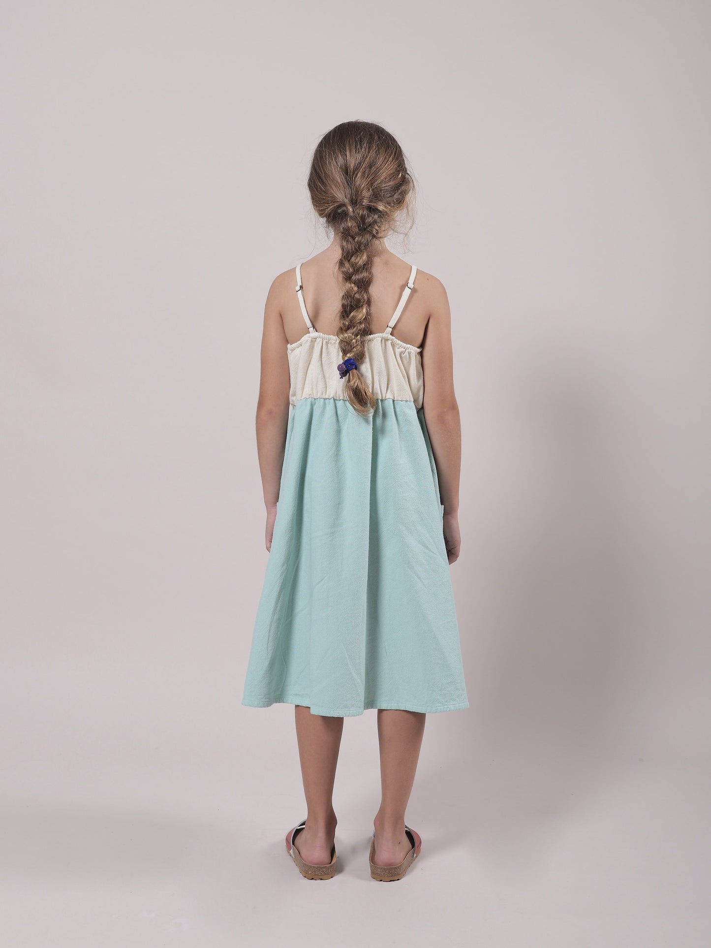 女童绿色纽扣棉连衣裙