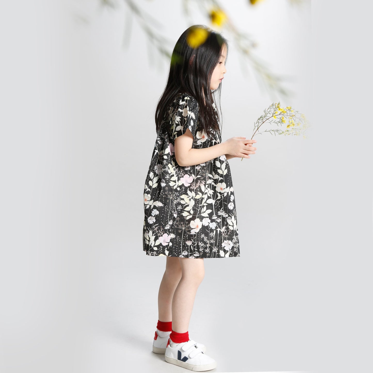 女童黑色印花连衣裙