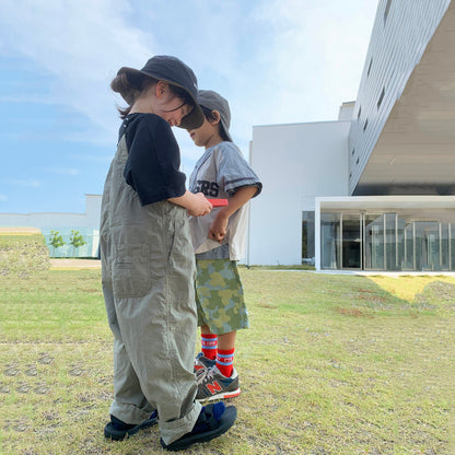 儿童卡其色连体裤