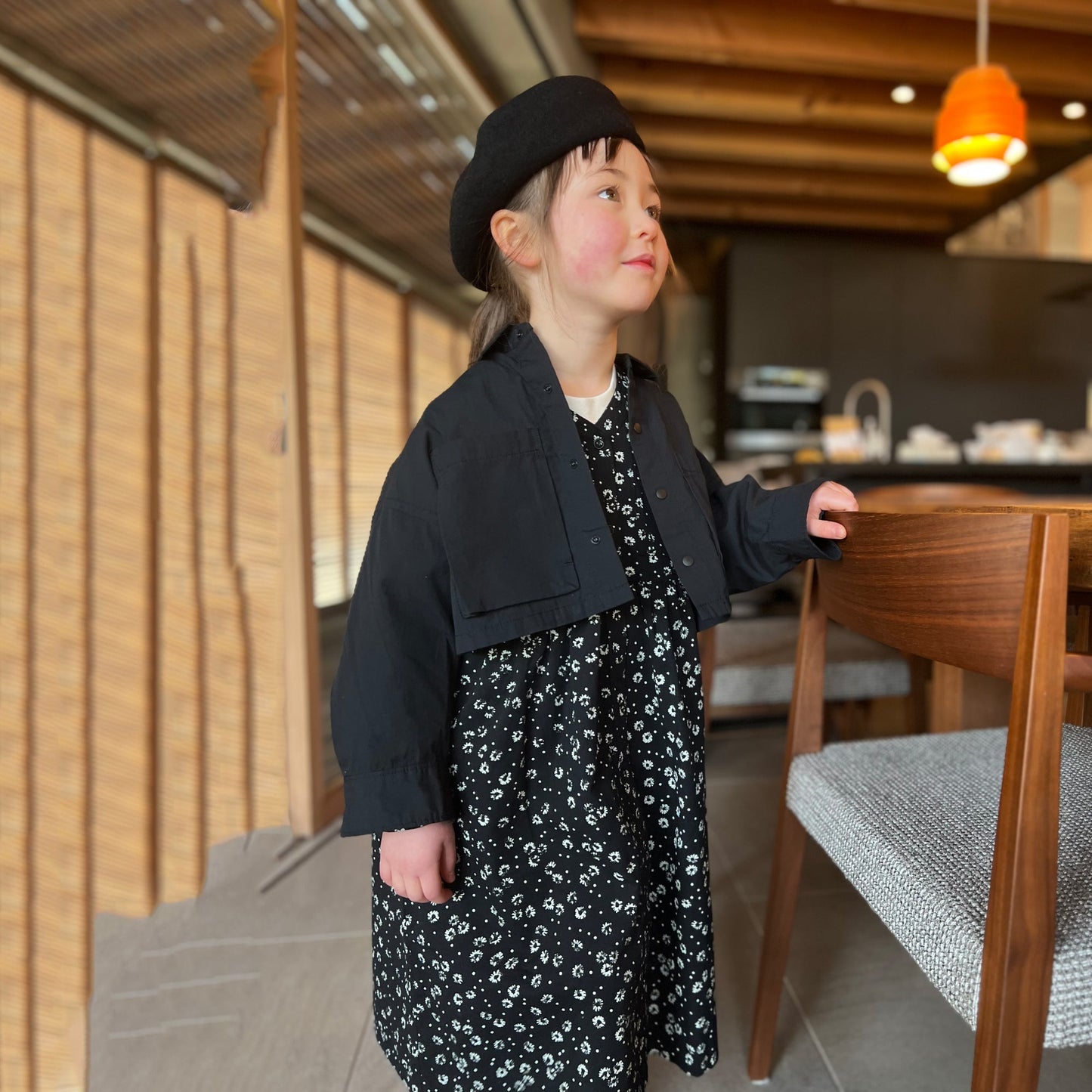 女童黑色短款棉衬衫
