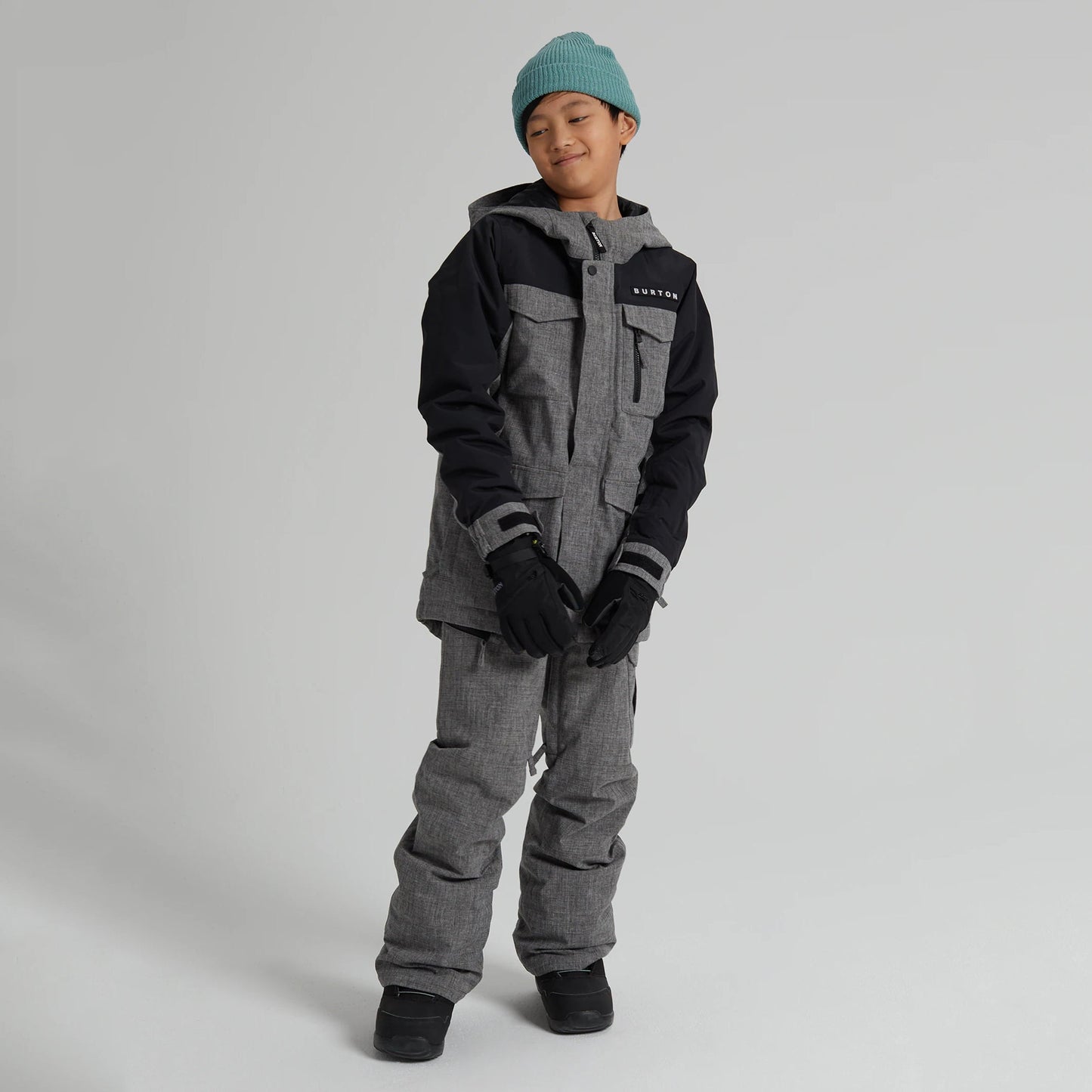 男童灰色滑雪服