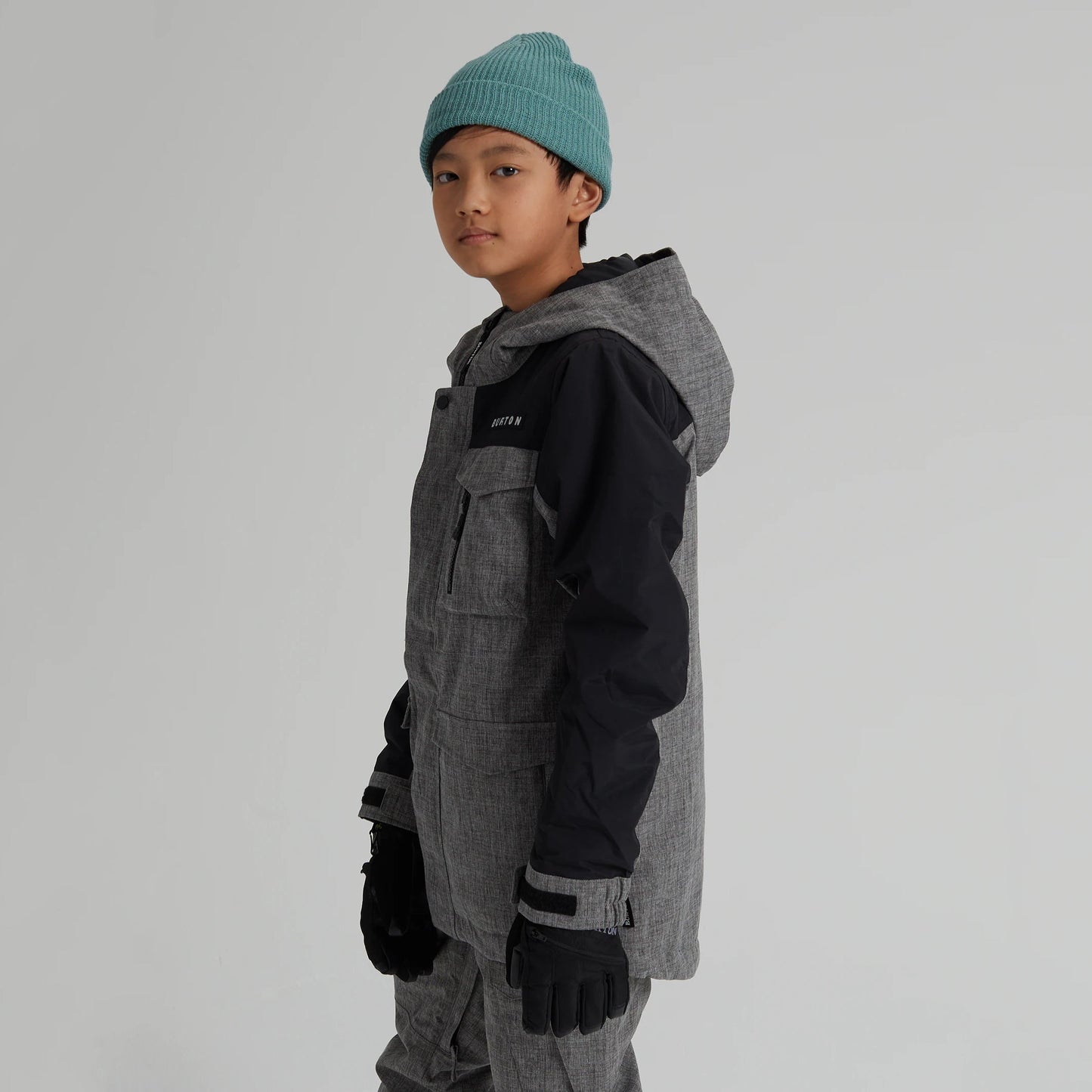 男童灰色滑雪服