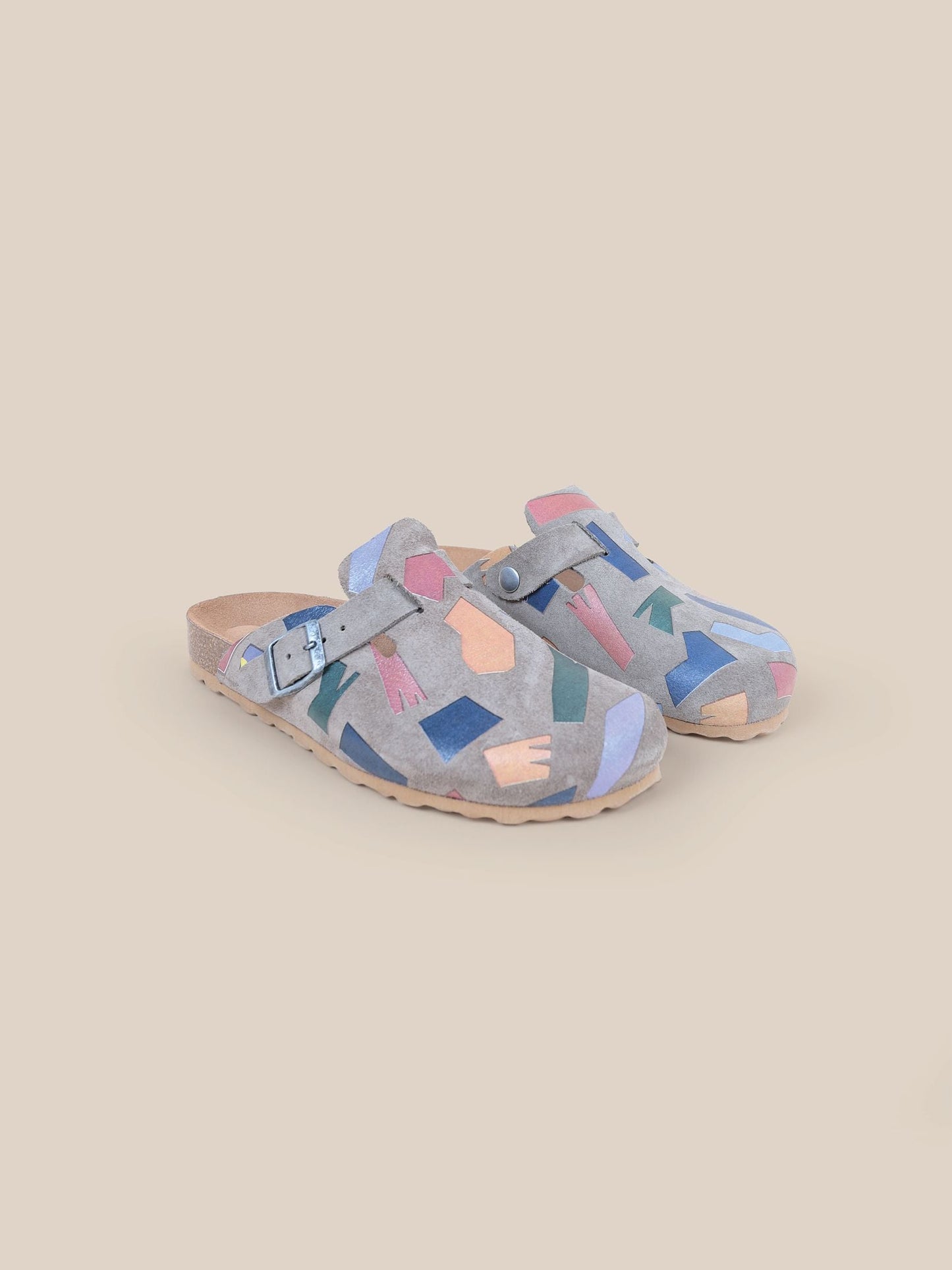蓝色皮革凉鞋