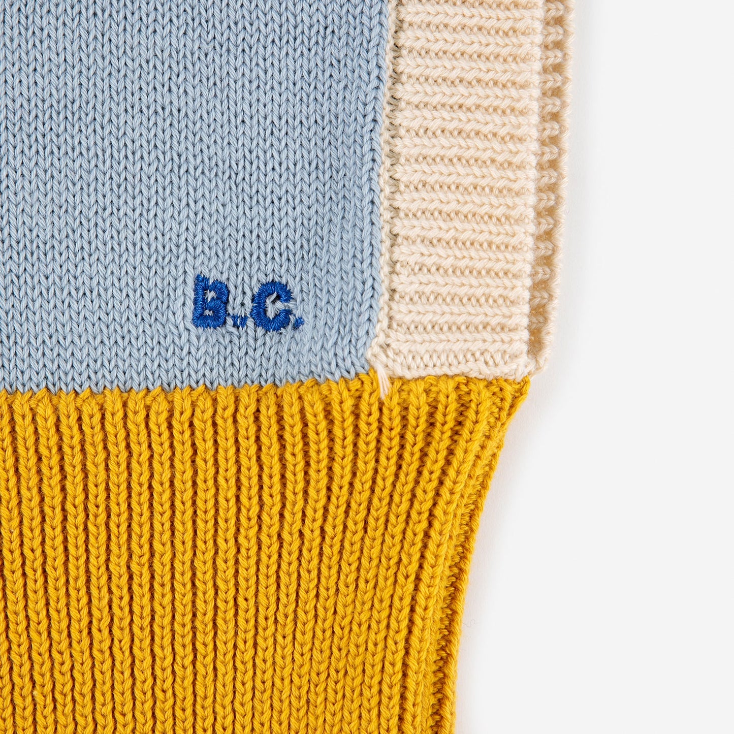 儿童浅蓝色针织帽子