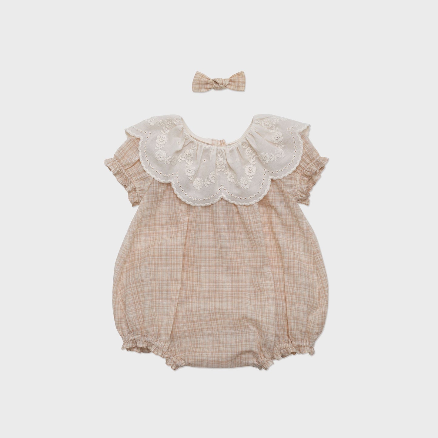 女婴米粉色荷叶边棉连体衣