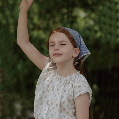 女童蓝色格子围巾