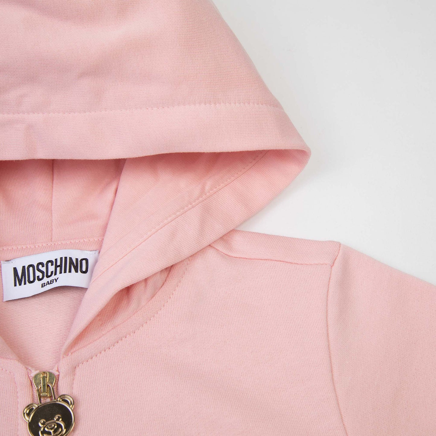 婴儿粉色拉链上衣