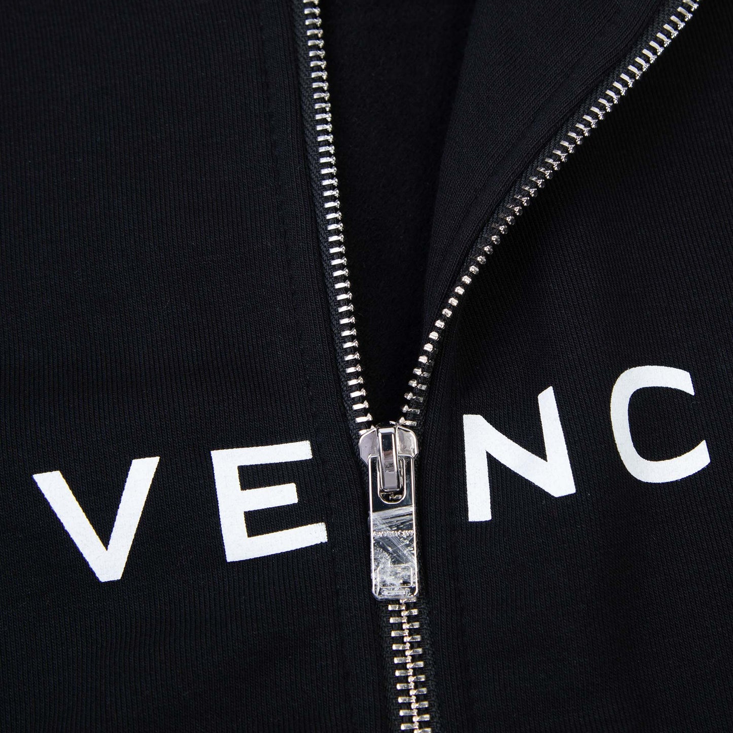 儿童黑色拉链上衣