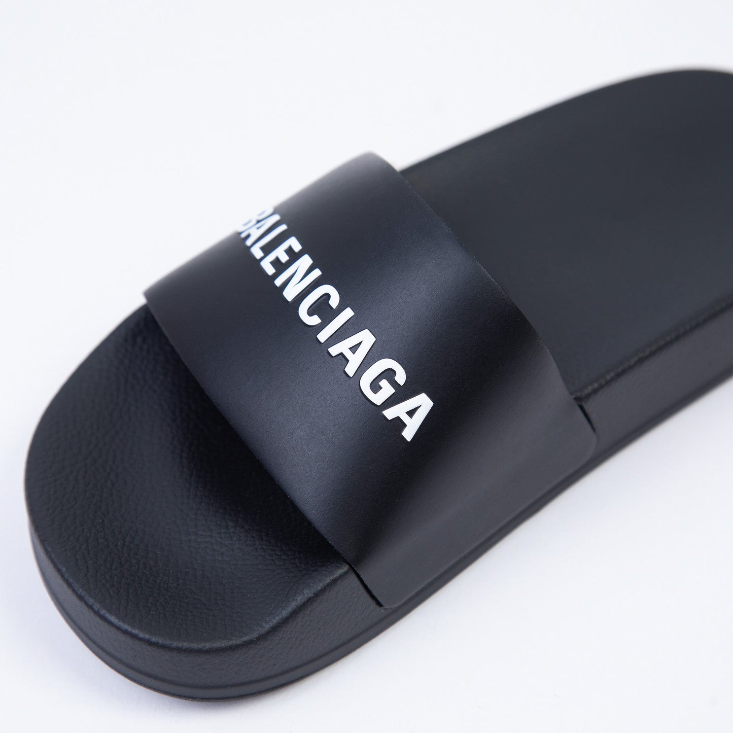 儿童黑色Logo凉鞋