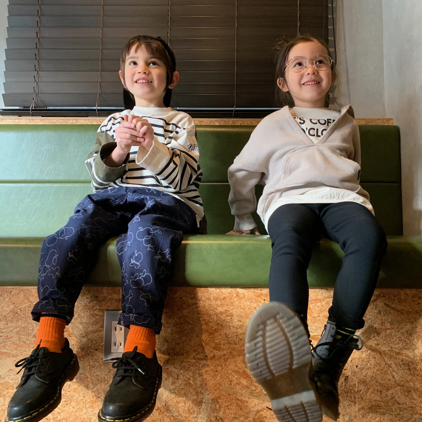 儿童黑色牛仔裤