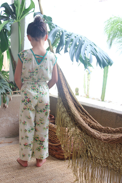 女童白色碎花套装